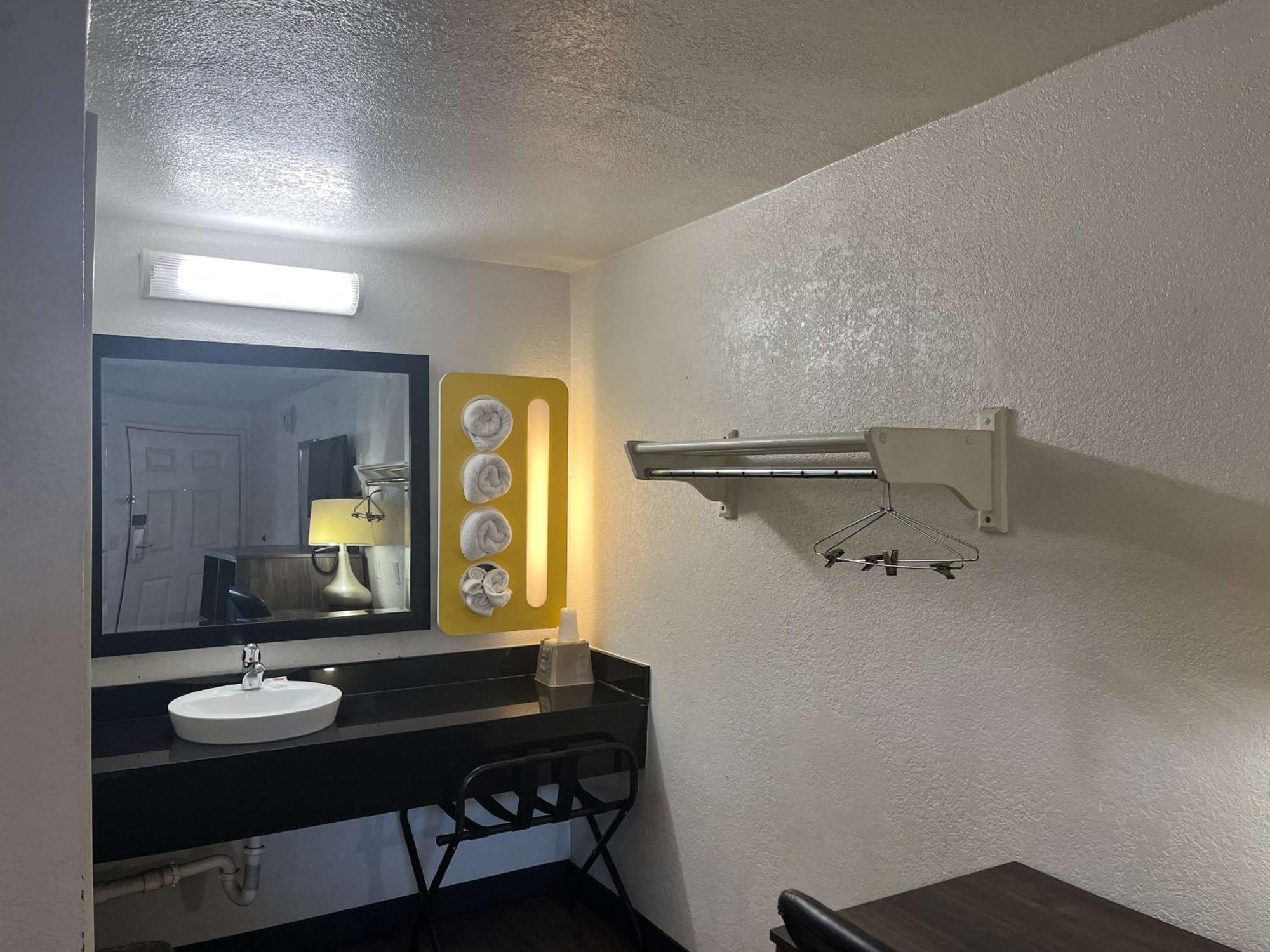 Motel 6 Cross Lanes, Wv Goff Mountain Rd Exterior foto