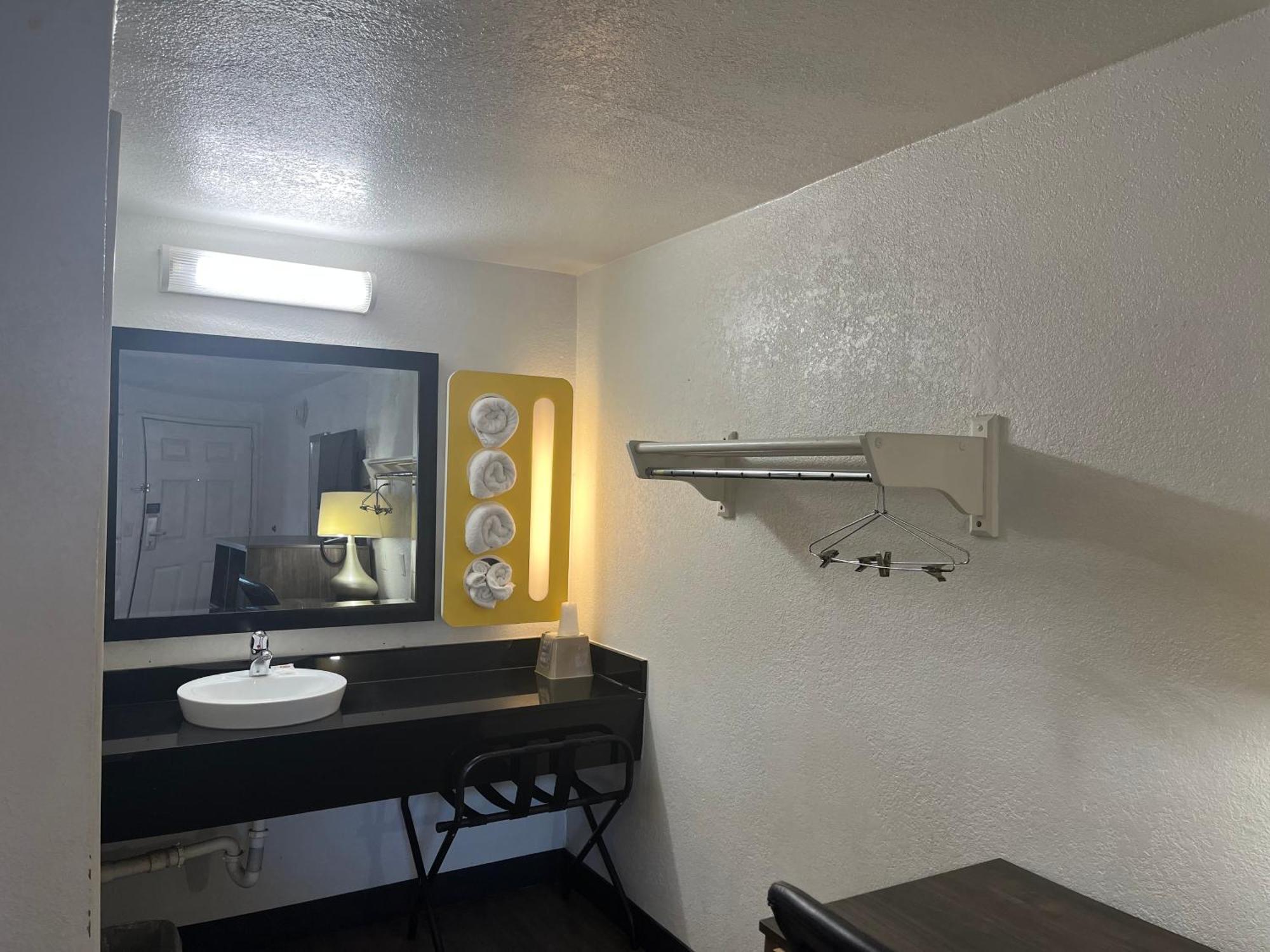 Motel 6 Cross Lanes, Wv Goff Mountain Rd Exterior foto
